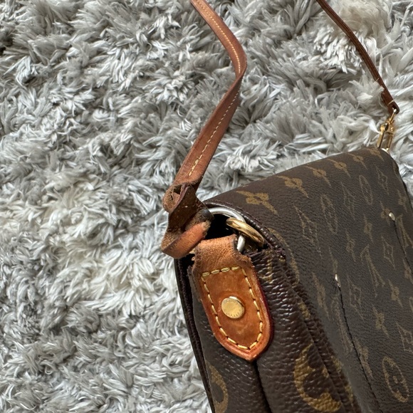 Authentic Louis Vuitton Favorite crossbody - Picture 4 of 8